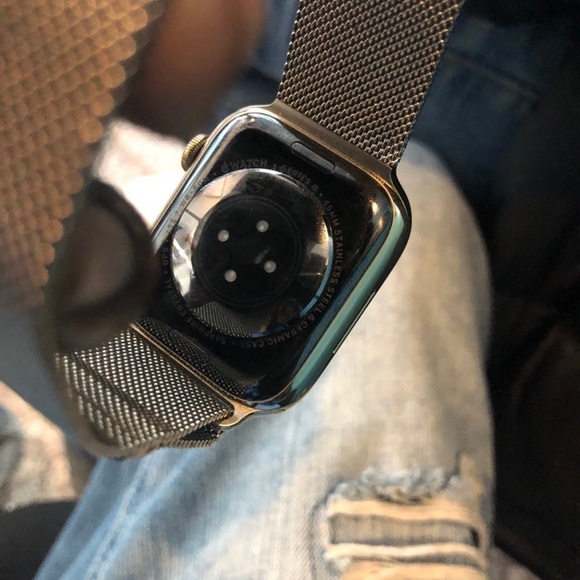 GOLD APPLE WATCH SERIES 8 BRAND NEW NO SCRATCHES AT ALL CRISPY OPEN BOX - Picture 4 of 8